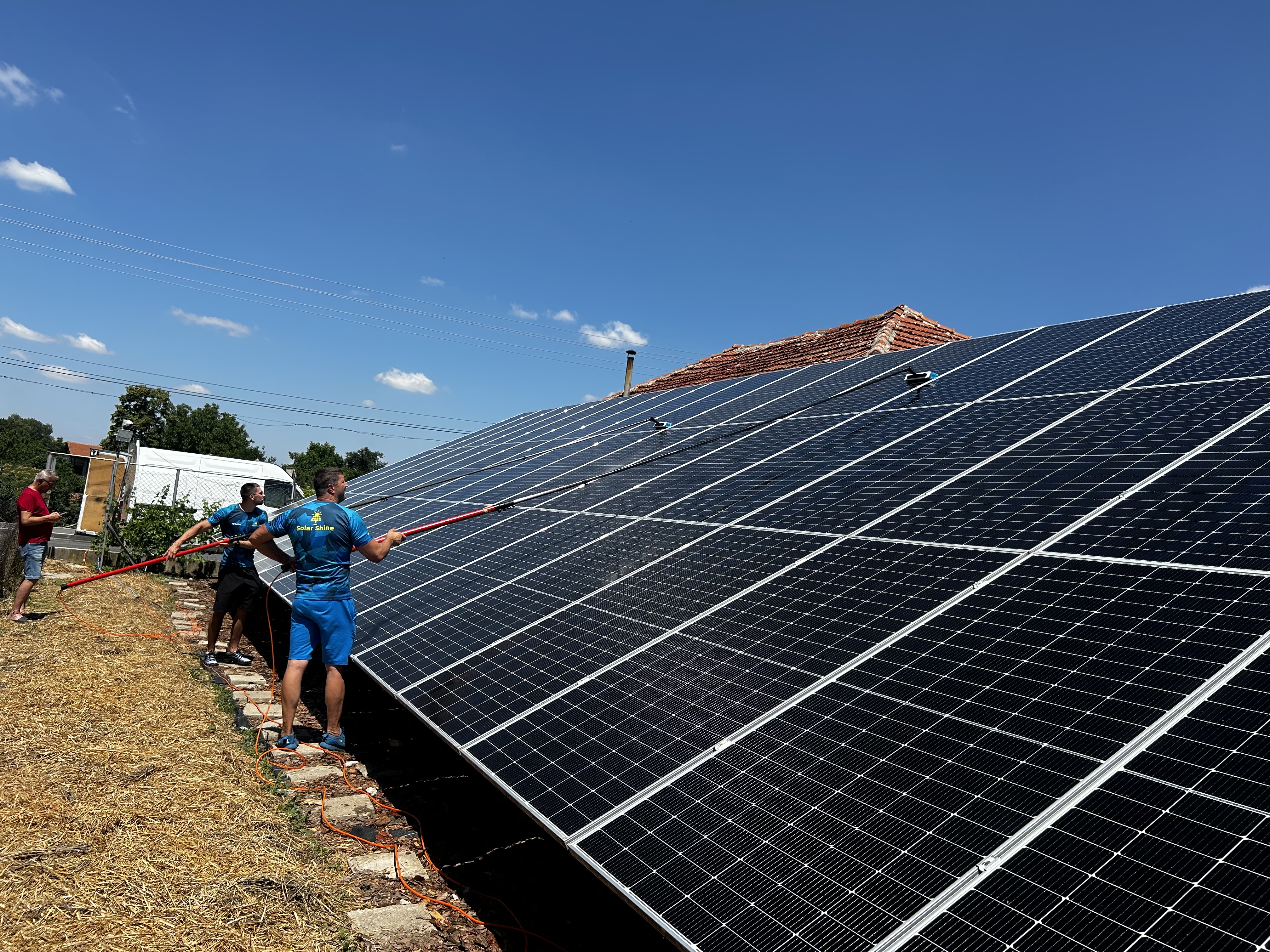 Почистване на соларни панели